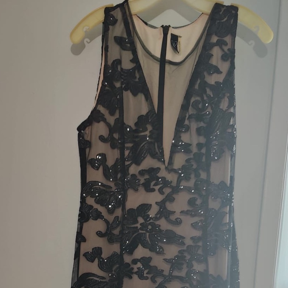 Windsor Black Sheath Cocktail Dress Plunge Neckline